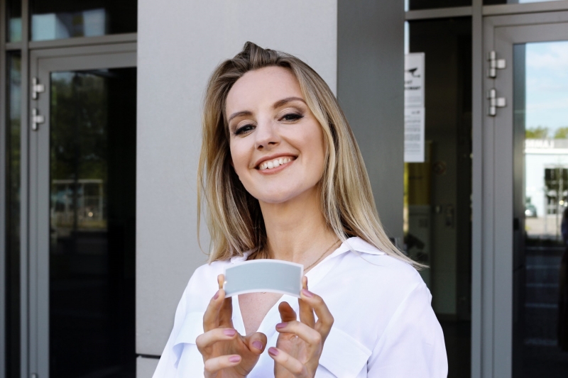 Olga Malinkiewicz with a grey perovskite module