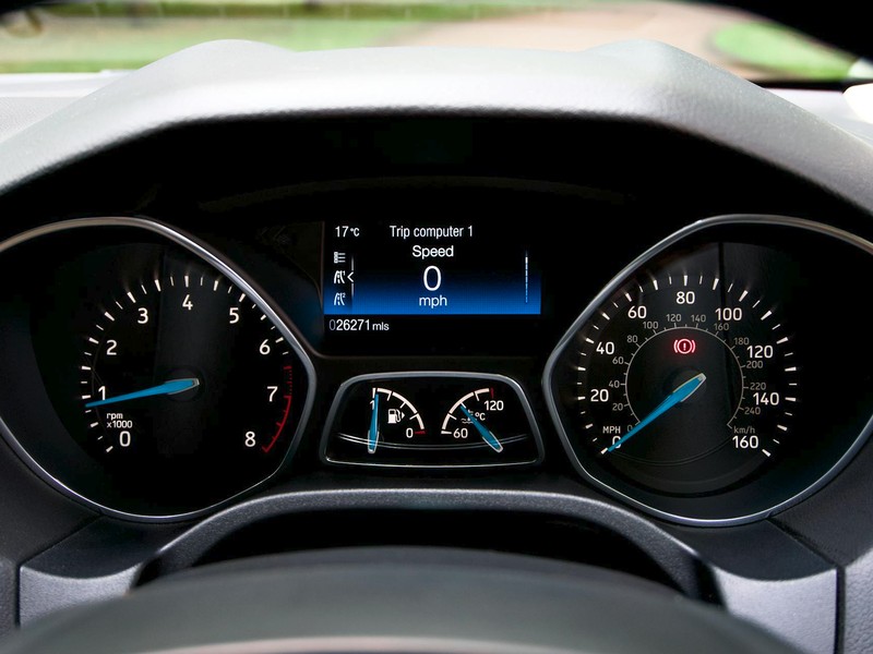 Automatyczne spowalnianie aut w UE 4