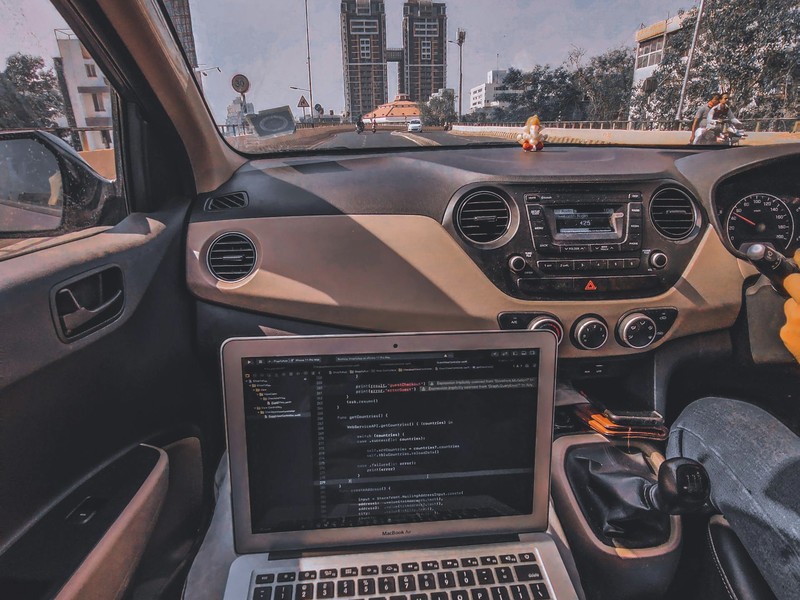 Automatyczne spowalnianie aut w UE 2