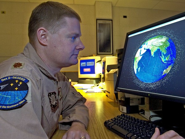 Promień ściągający na kosmiczne śmieci 2